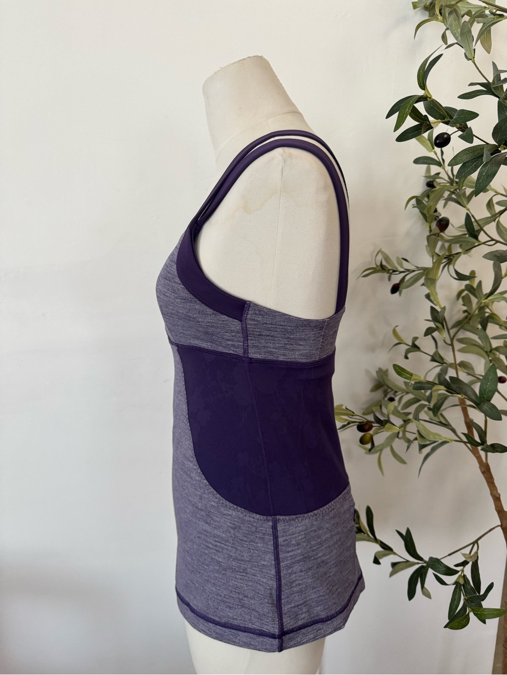 Lululemon Size 6 Purple Cross Back Built In Bra Yoga Tank Top Workout Athletic‎ - Picture 3 of 8